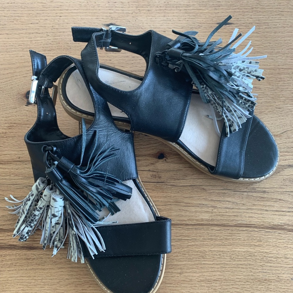 Sak’s Fifth Avenue Maria Tassel Sandals Black Leather Women’s 7 1/2 Preloved